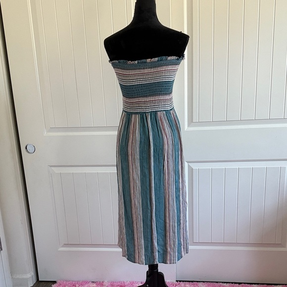 Chic Strapless Striped Dress in Blue and White - Picture 2 of 6